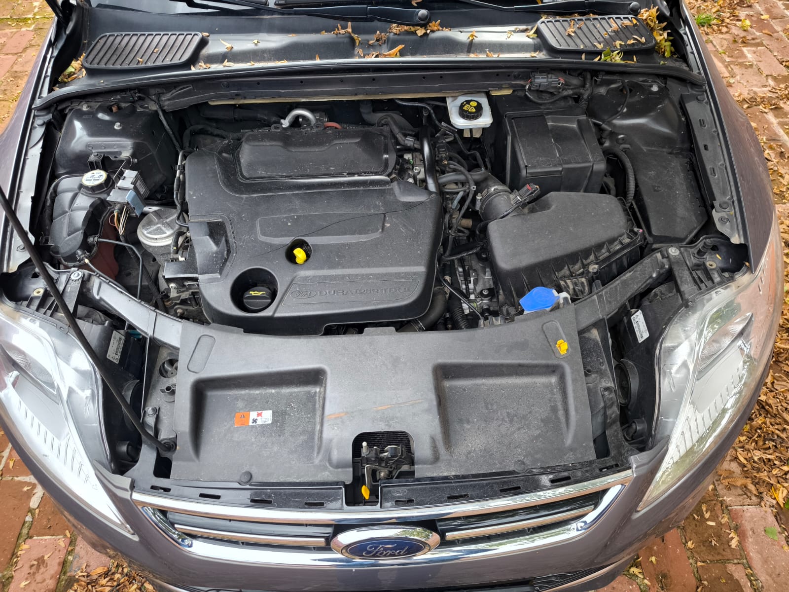 Ford Motorraum mit Getriebeschaden für defektes Auto in Aalen verkaufen