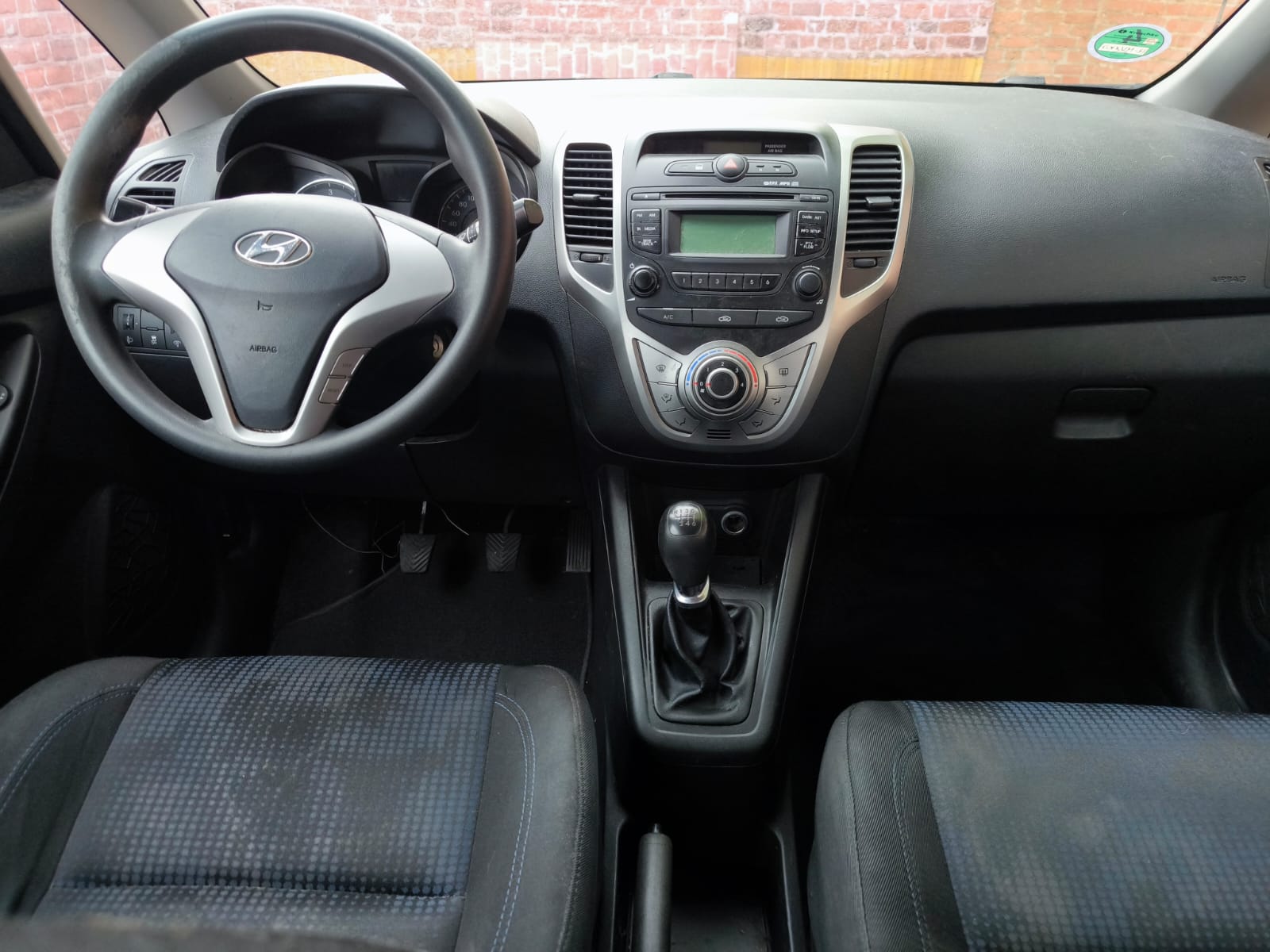 Hyundai Innenraum in Ahlen nach dem Auto Verkaufen von beschädigtem Fahrzeug an professionellen Händler