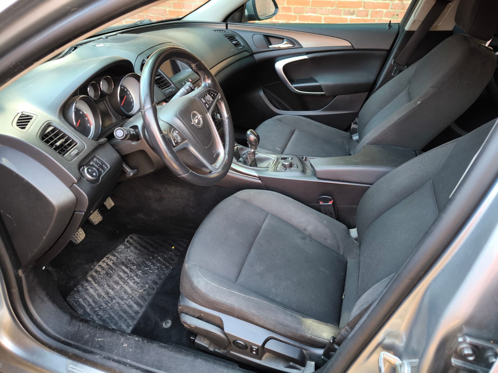 Opel Innenraum einer gebrauchten Limousine nach dem Verkaufen in Ansbach