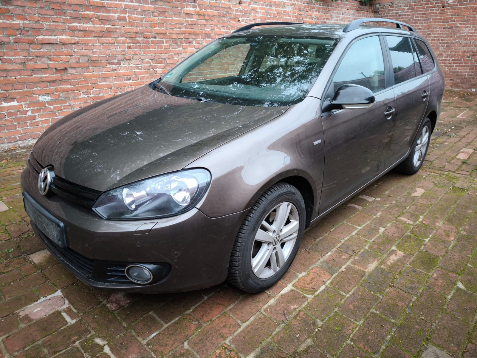 Brauner VW Golf Kombi bereits verkauft an Autoankäufer in Bayreuth für Autofahrer die ihr defektes Fahrzeug sicher verkaufen möchten