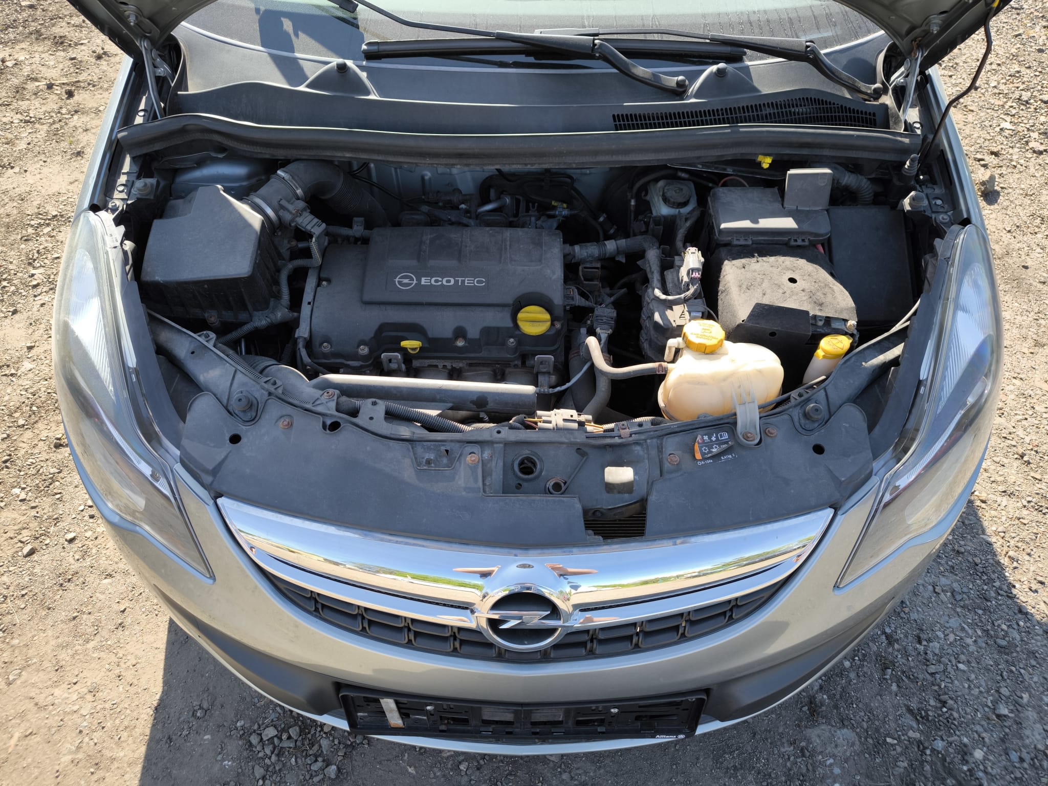 Opel mit Getriebeschaden im Motorraumansicht in Beckum verkaufen