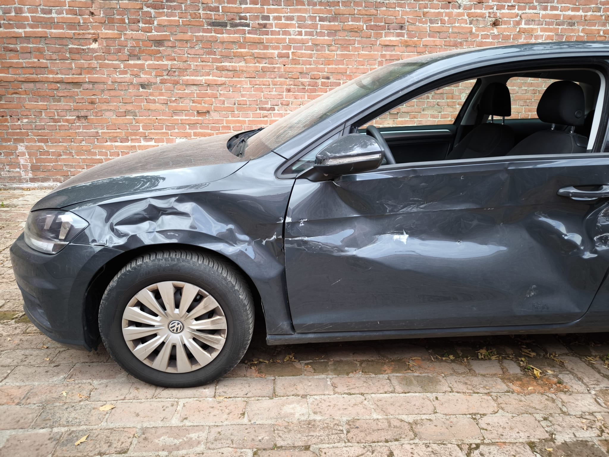 Verunfallten VW Polo mit starkem Seitenschaden in Bergheim verkaufen