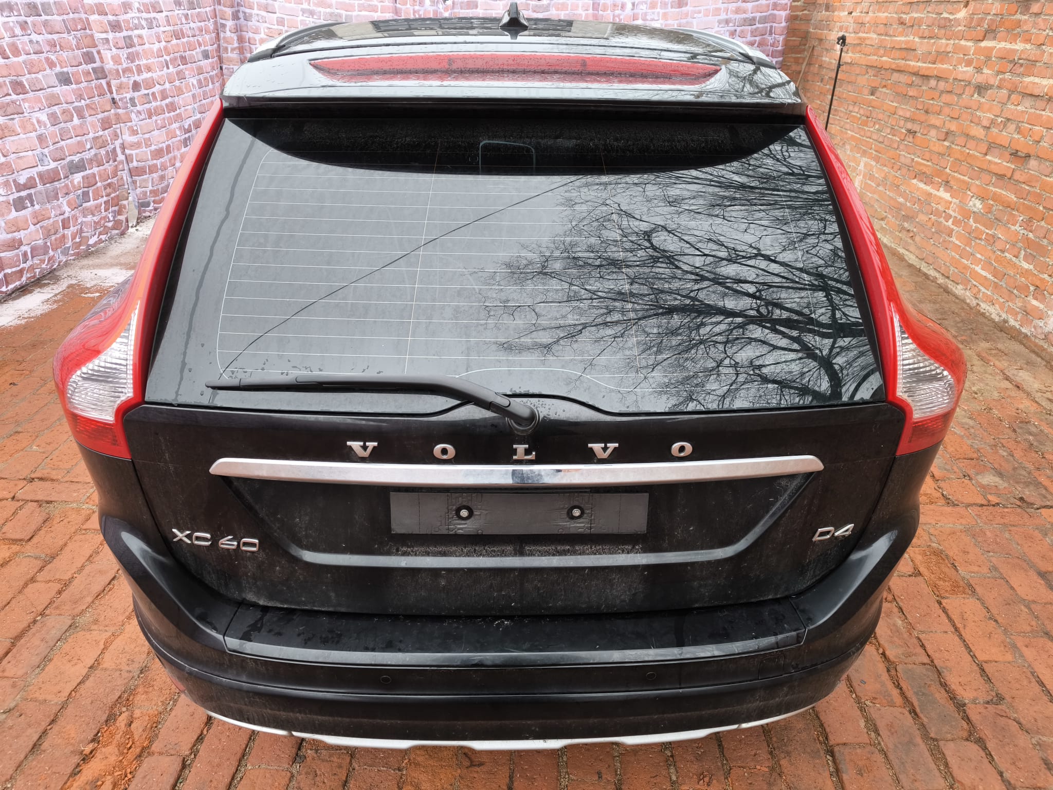 Gebrauchten Volvo XC60 D4 Kombi in Bielefeld online verkaufen