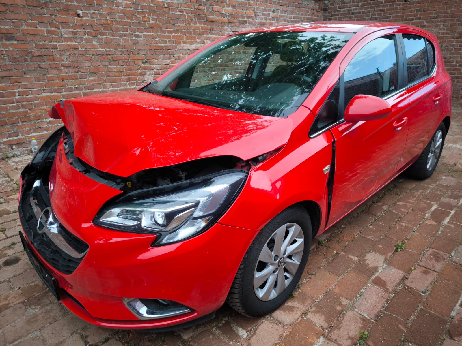 Unfall Opel Corsa mit Frontschaden in Bietigheim-Bissingen für den schnellen Auto verkaufen Service