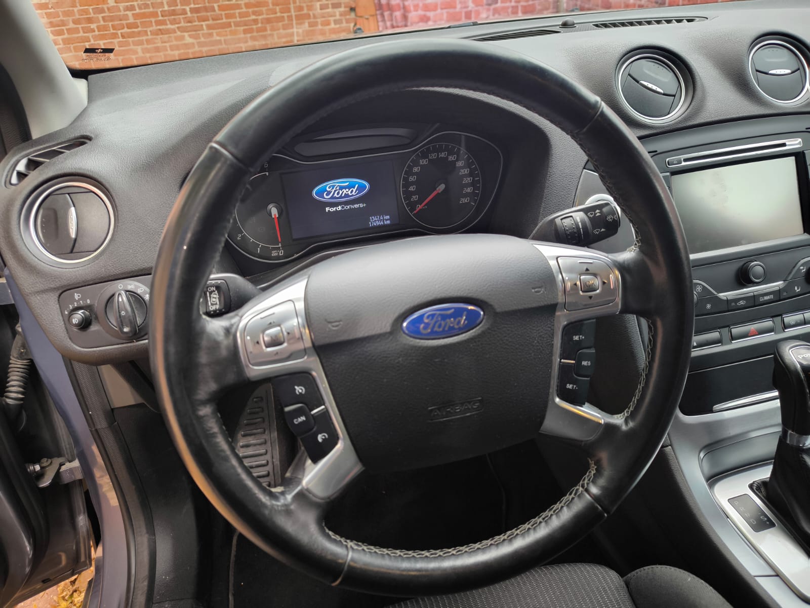 Ford Innenraum mit Lenkrad und Armaturenbrett von verkauftem Gebrauchtwagen in Bocholt verkaufen