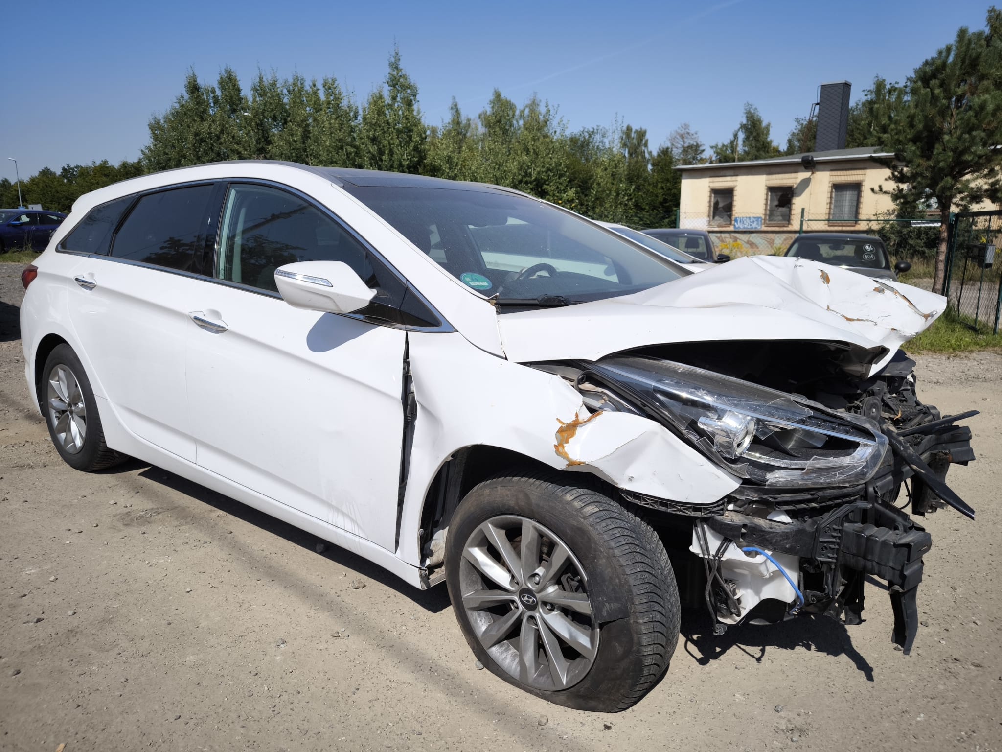 Unfallwagen Hyundai Kombi in Bochum nach dem Verkaufen an regionalen Autoankäufer