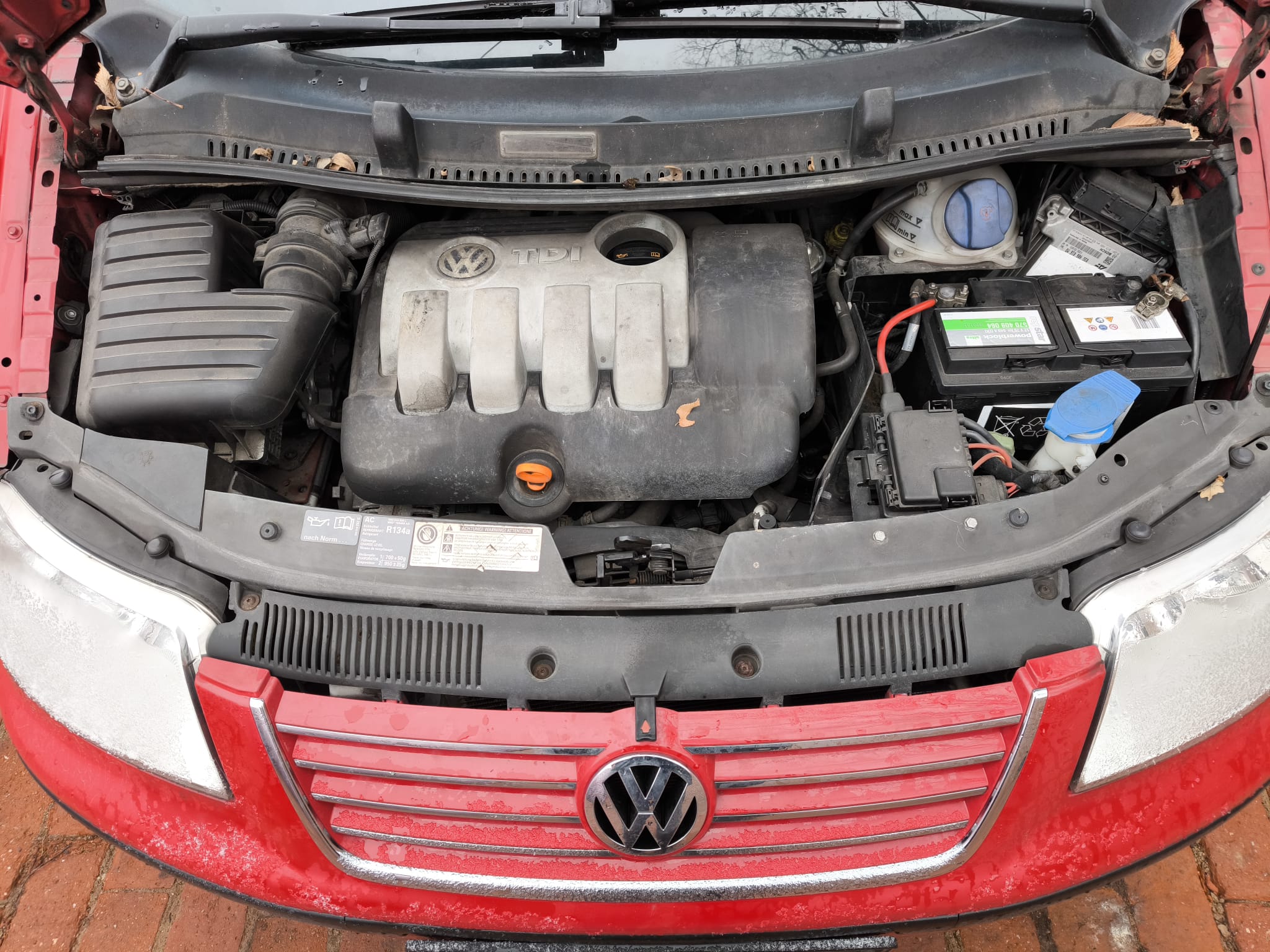 VW Touran TDI mit Motorschaden im Motorraum in Bochum zuverlässig verkaufen