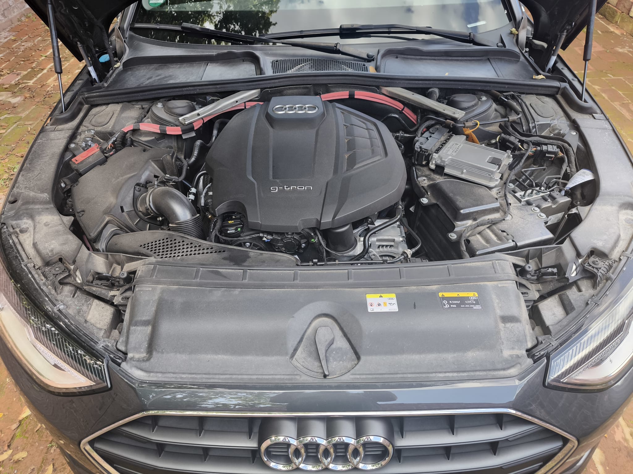 Audi g-tron Motorraum mit Motorschaden in Bottrop verkaufen