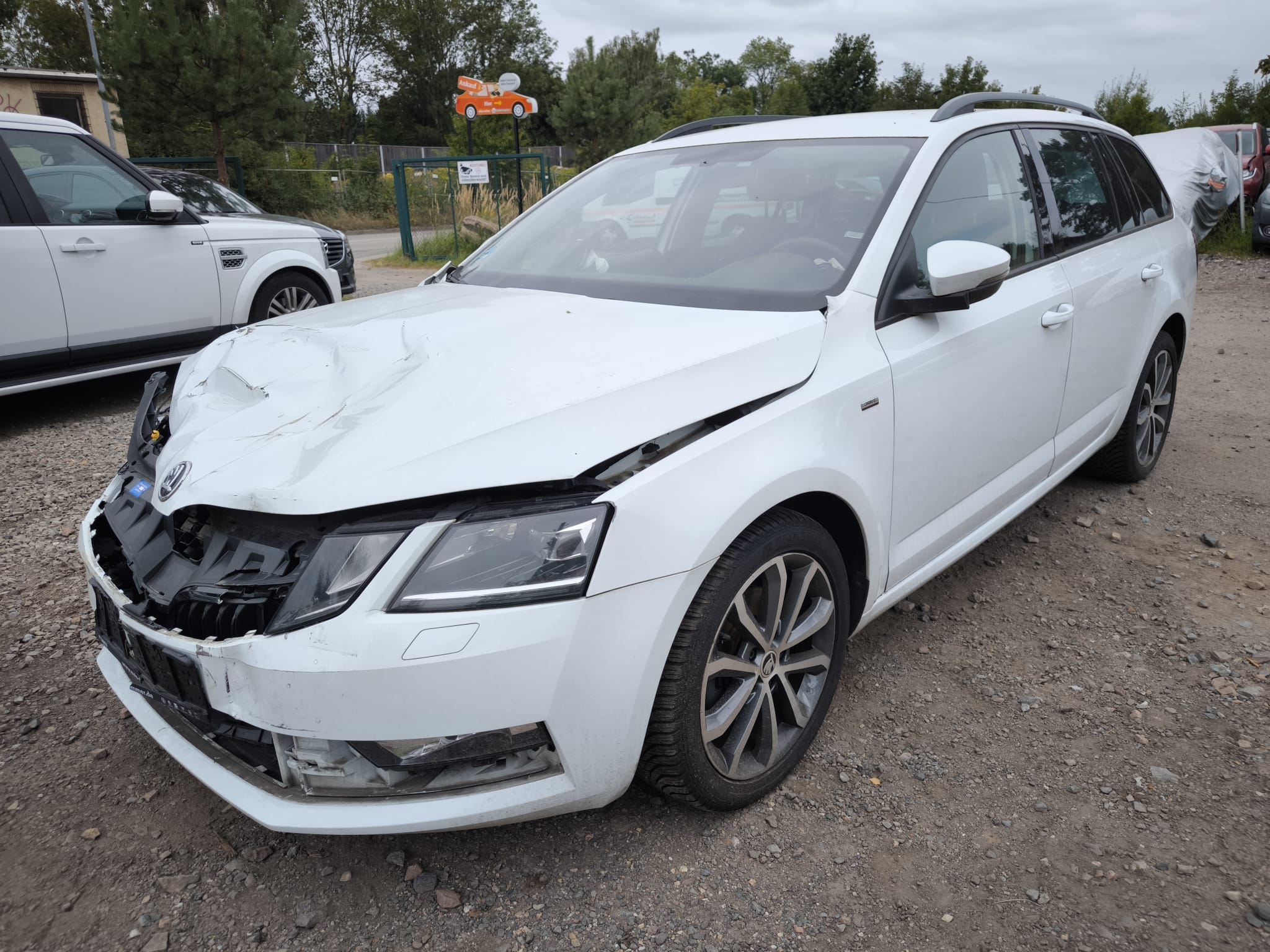 Beschädigten Skoda Octavia Kombi nach Unfall in Bremen verkaufen und online ein unverbindliches Angebot erhalten