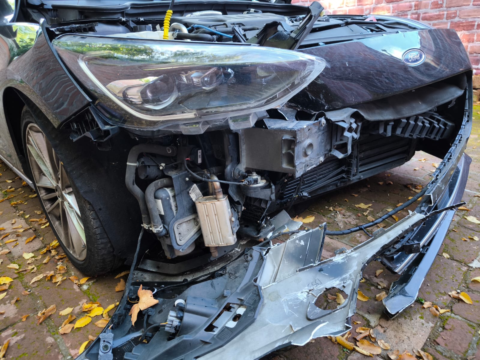 Verunfallten Ford mit starkem Frontschaden in Bünde verkaufen