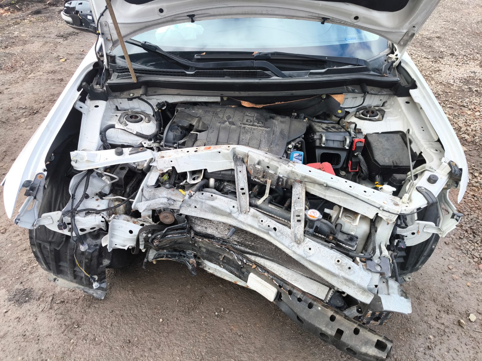 Stark beschädigtes Auto mit Frontschaden nach Unfall in Castrop-Rauxel zum Verkaufen an Unfallwagendienst