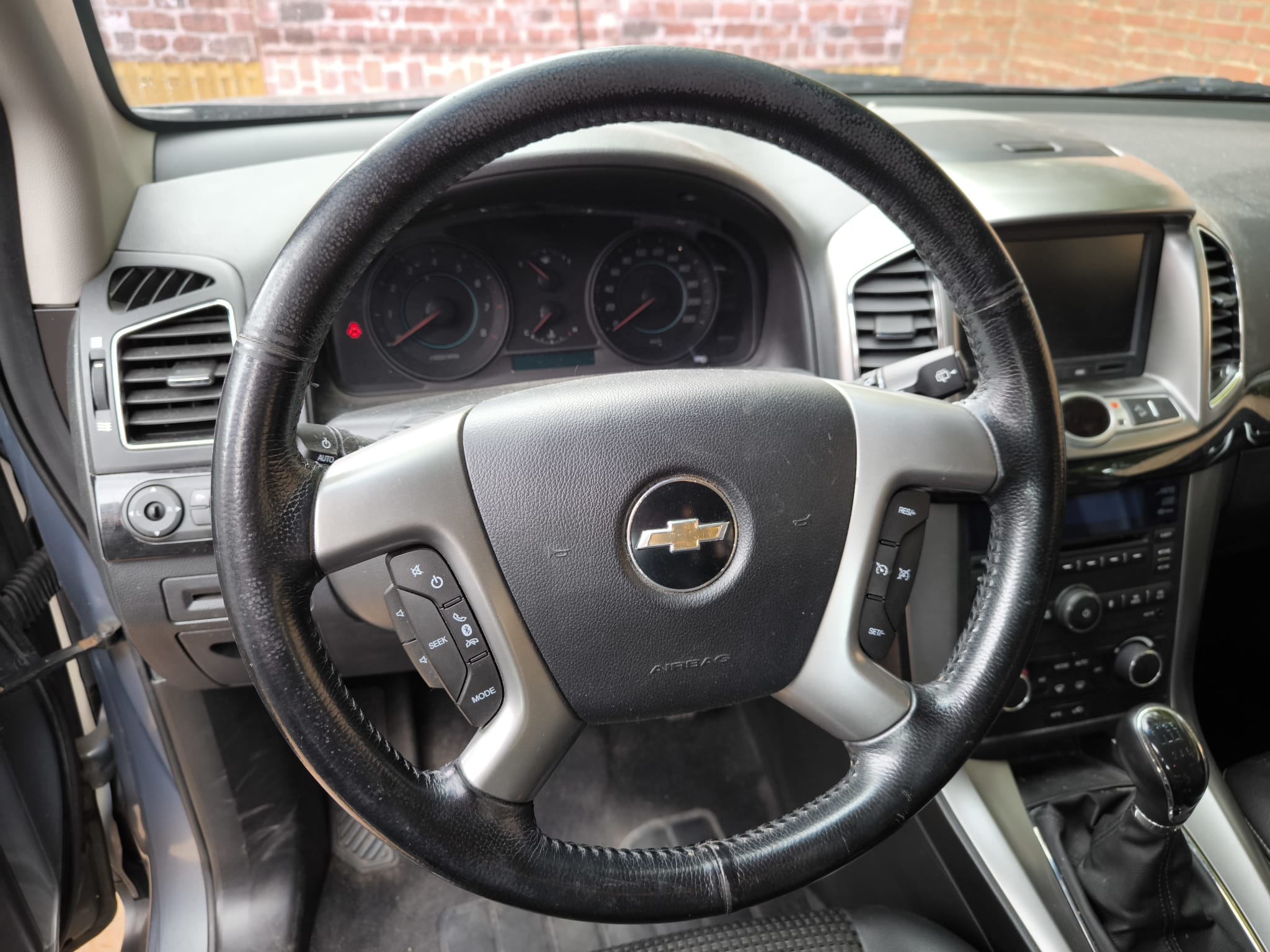 Chevrolet Innenraum mit Lenkrad und Armaturen zur Fahrzeugbewertung in Chemnitz verkaufen