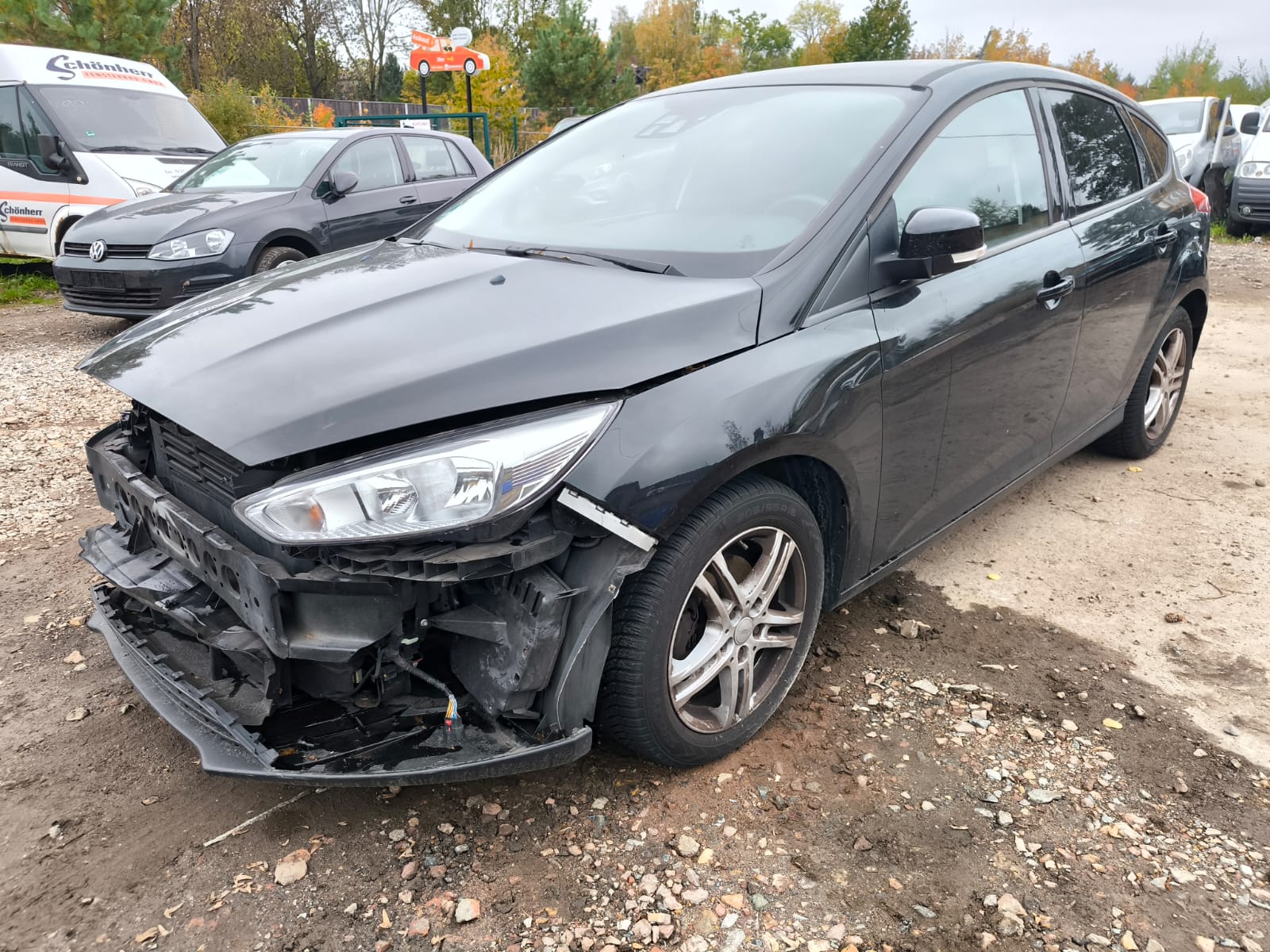 Ford Focus Unfallwagen mit Frontschaden in Dachau verkaufen statt teuer reparieren