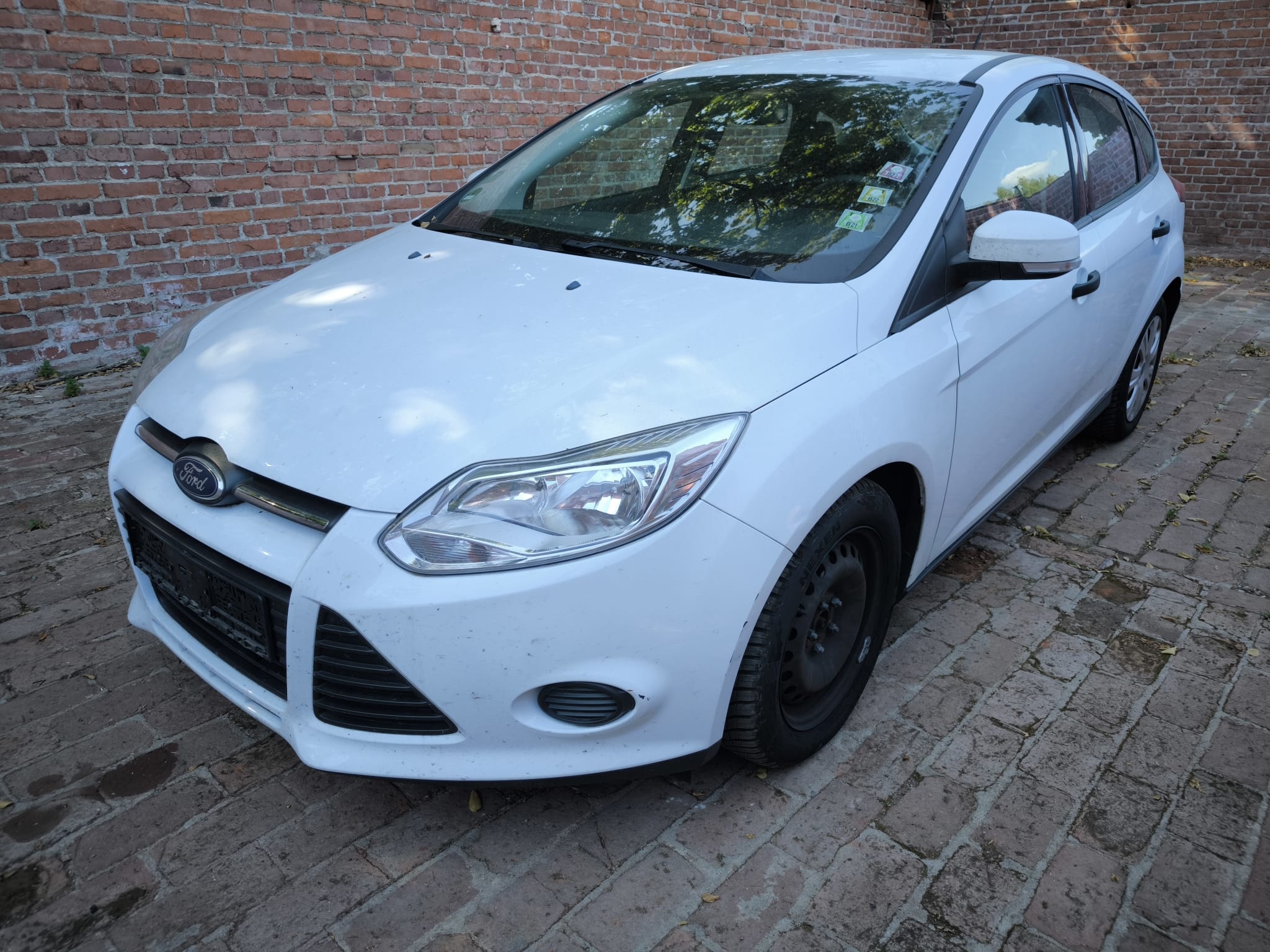 Weißer Ford Focus bereits verkauft an Autoankauf in Dresden für Kunden die ihr Auto online schnell verkaufen möchten