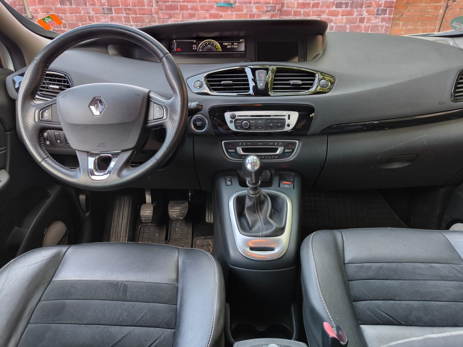 Renault Scenic Innenraum in Dülmen fotografiert zur realistischen Wertermittlung beim Auto verkaufen