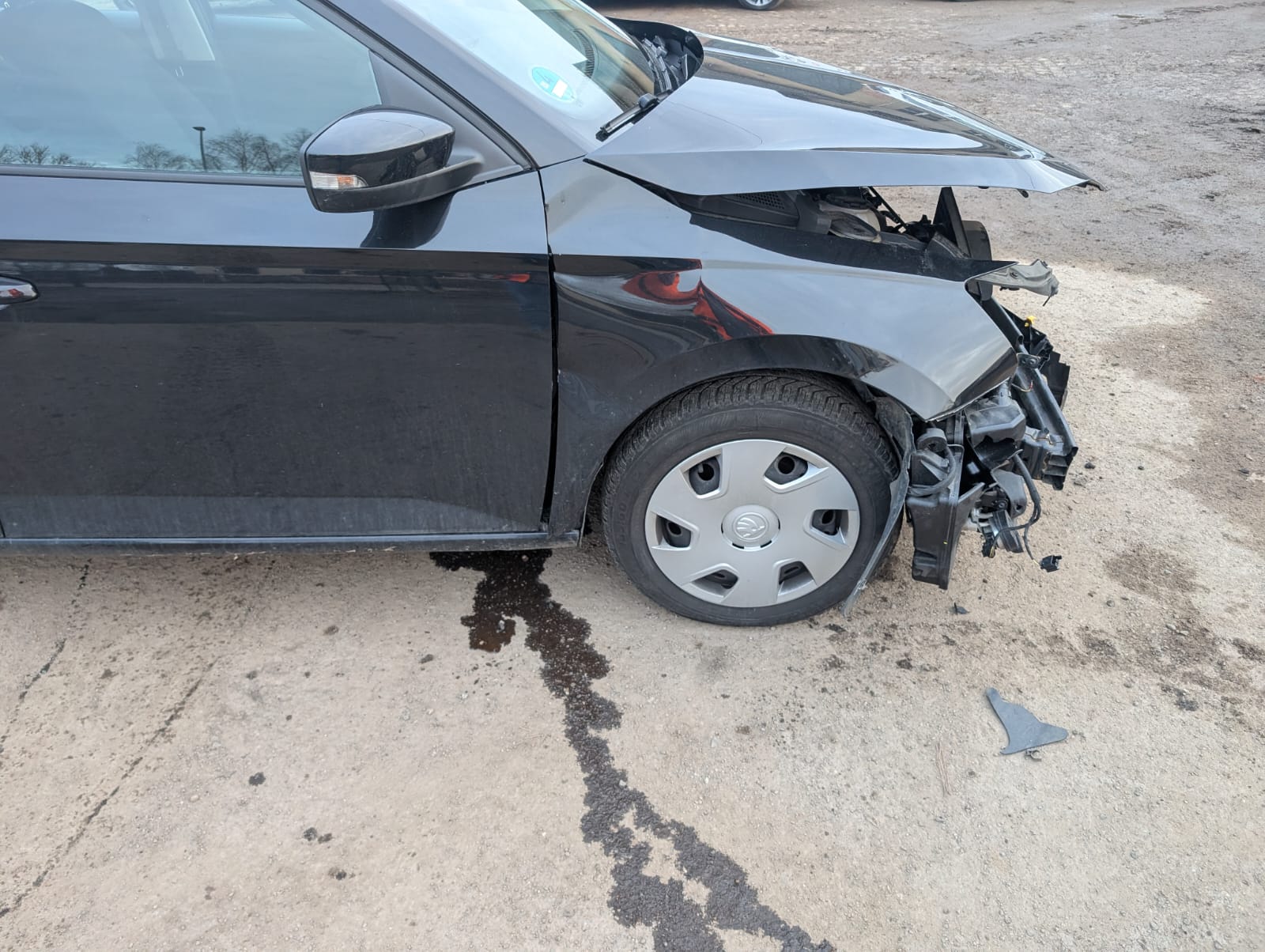 Unfallwagen Skoda mit Frontschaden vor dem Autoankauf in Duisburg verkaufen