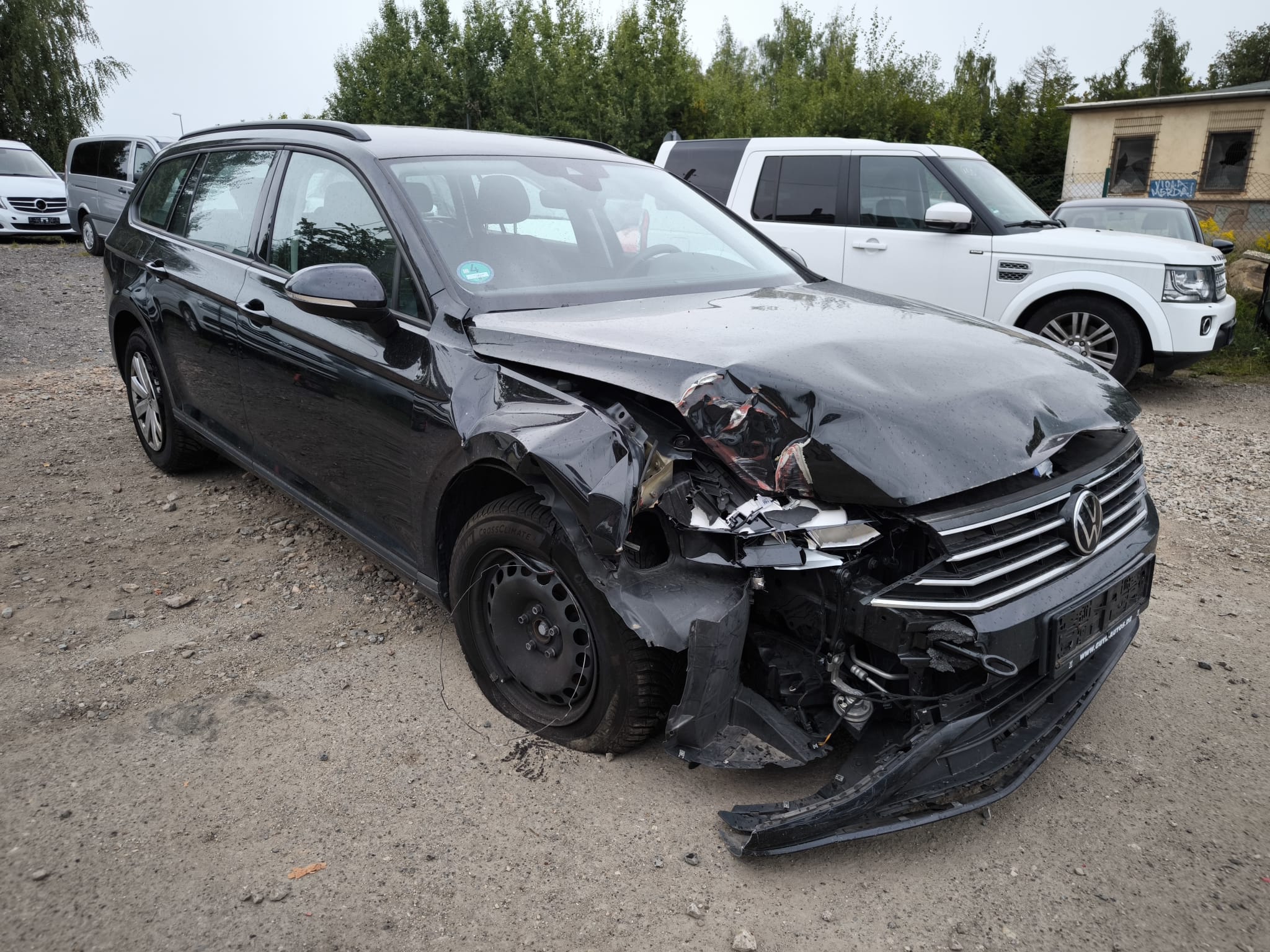 Schwer beschädigten VW Passat Kombi als Unfallwagen in Eisenach verkaufen