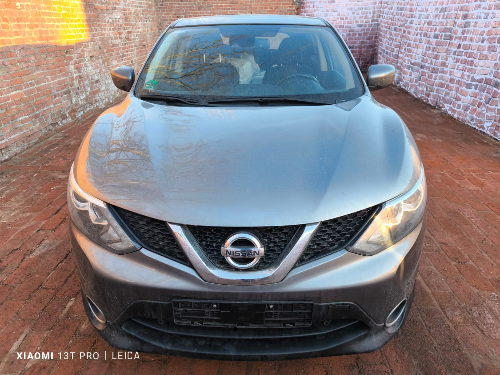 Nissan Qashqai mit Getriebeschaden in Elmshorn von vorne fotografiert, bereit zum Verkaufen mit realistischer Fahrzeugbewertung