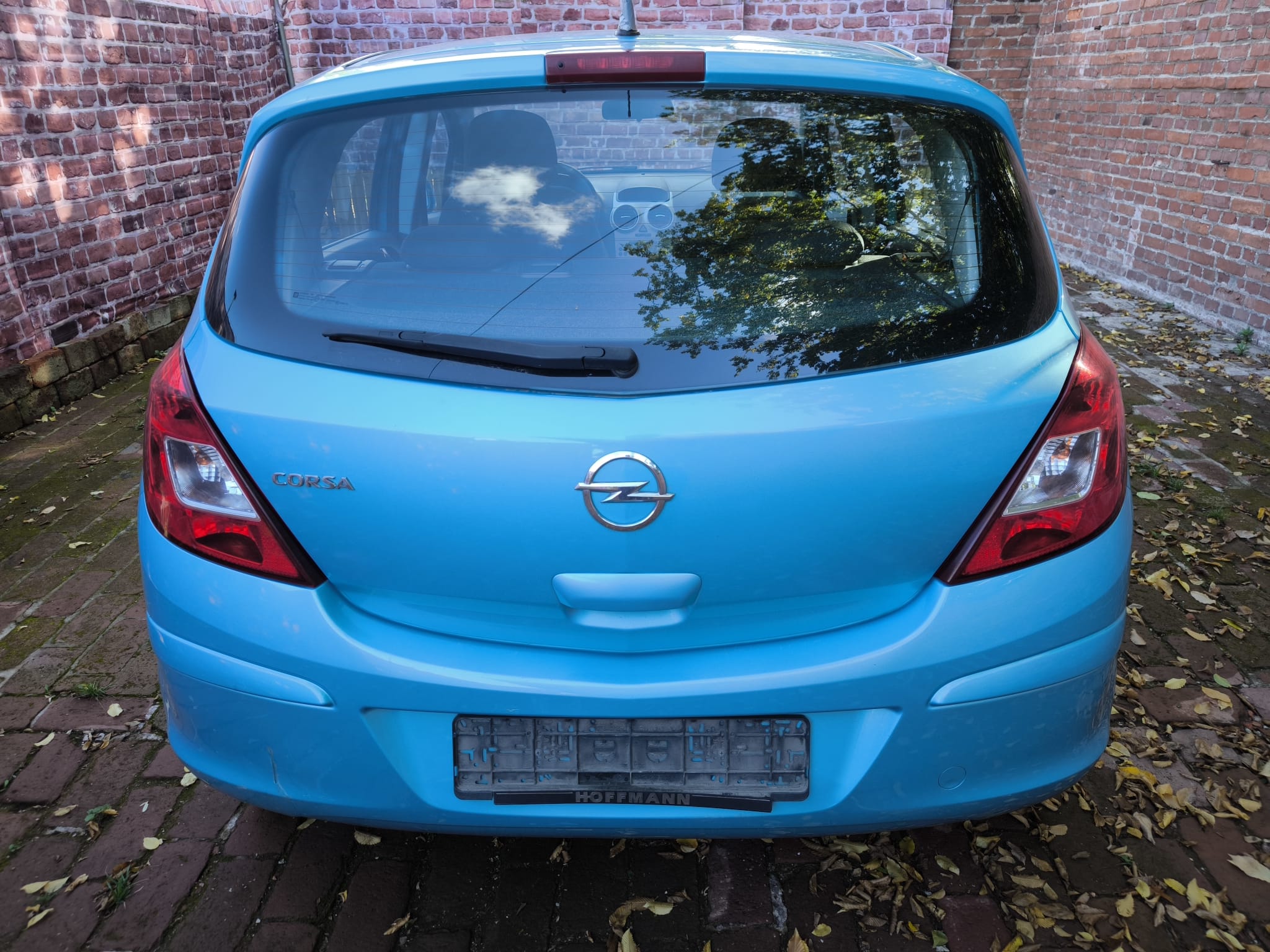 Blauer Opel Corsa nach Fahrzeugbewertung beim Autoankauf in Emden erfolgreich verkauft