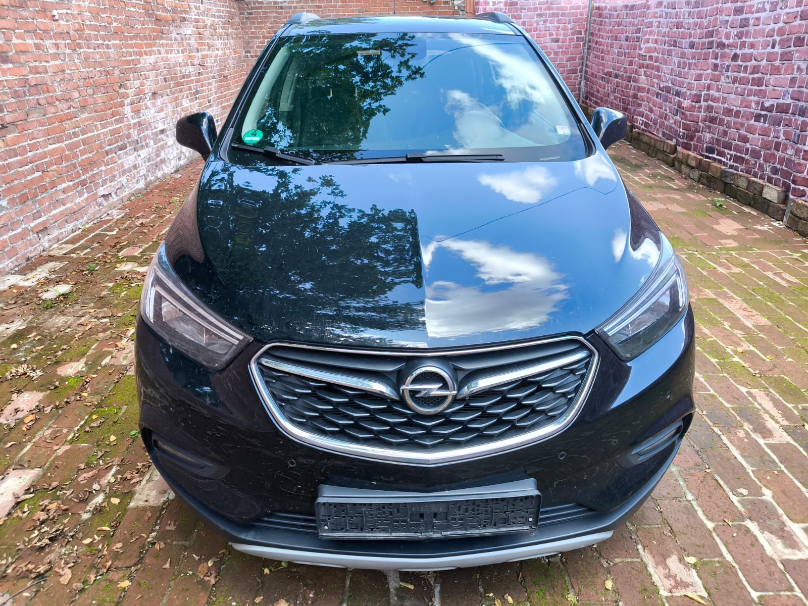 Opel SUV mit Getriebeschaden in schmaler Hofeinfahrt in Erding erfolgreich verkauft