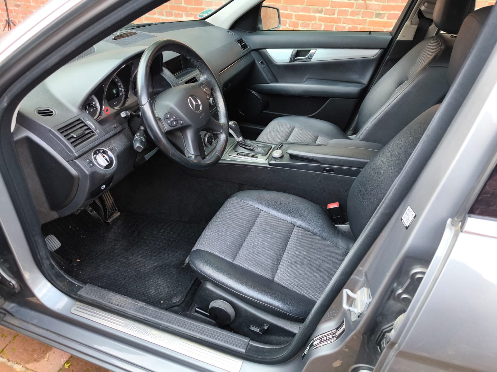 Mercedes Benz Innenraum in Erlangen für den Verkauf eines bereits abgemeldeten Autos an einen Autoankäufer