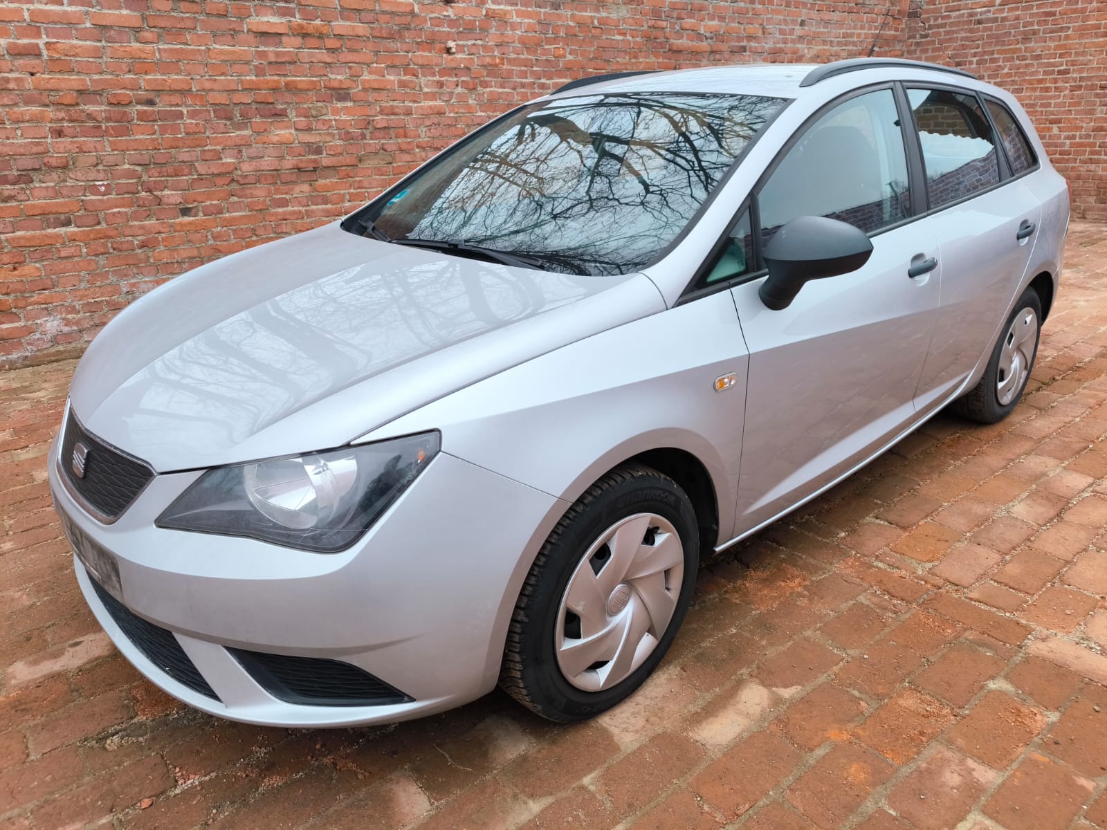 Silberner Seat Ibiza Kombi bereits verkauft an Händler in Eschweiler für Kunden die ihr Auto unkompliziert online verkaufen möchten