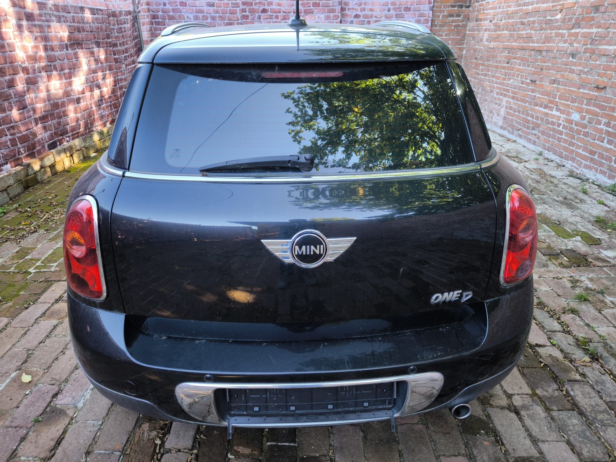 Mini One D hinten ohne Kennzeichen im Innenhof verkaufen in Esslingen am Neckar