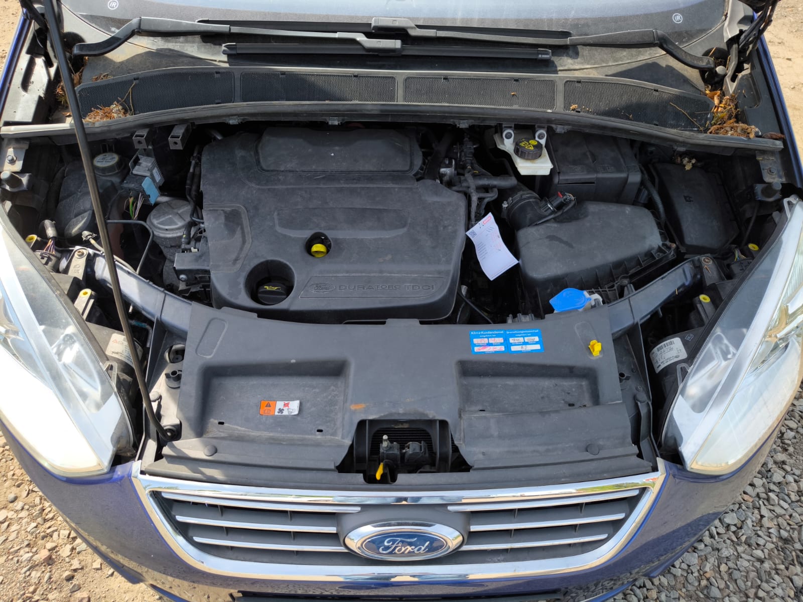 Ford mit Getriebeschaden im Motorraum nach Verkauf in Esslingen am Neckar