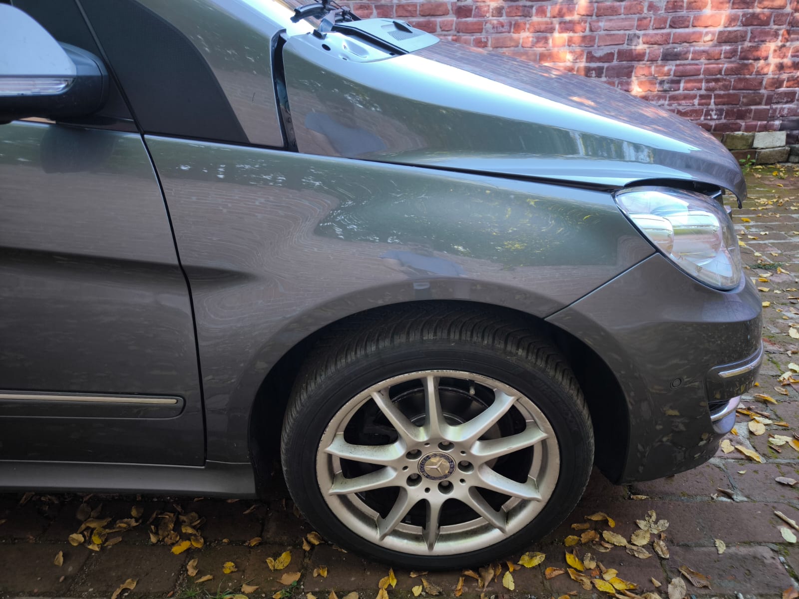 Beschädigte Mercedes B-Klasse mit Frontschaden nach Unfall in Ettlingen verkaufen