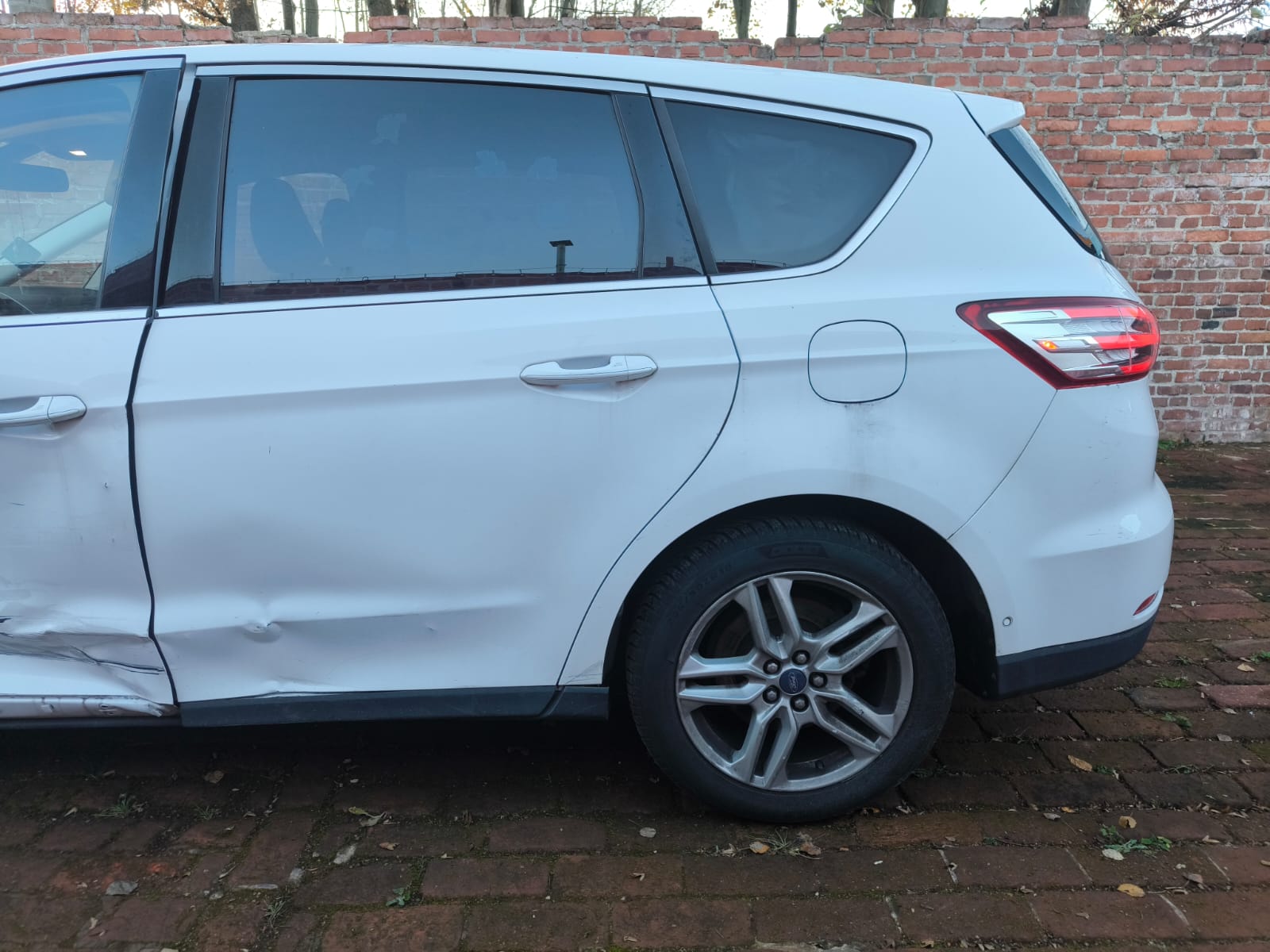 Beschädigten Ford S-Max als Unfallwagen in Euskirchen sicher verkaufen