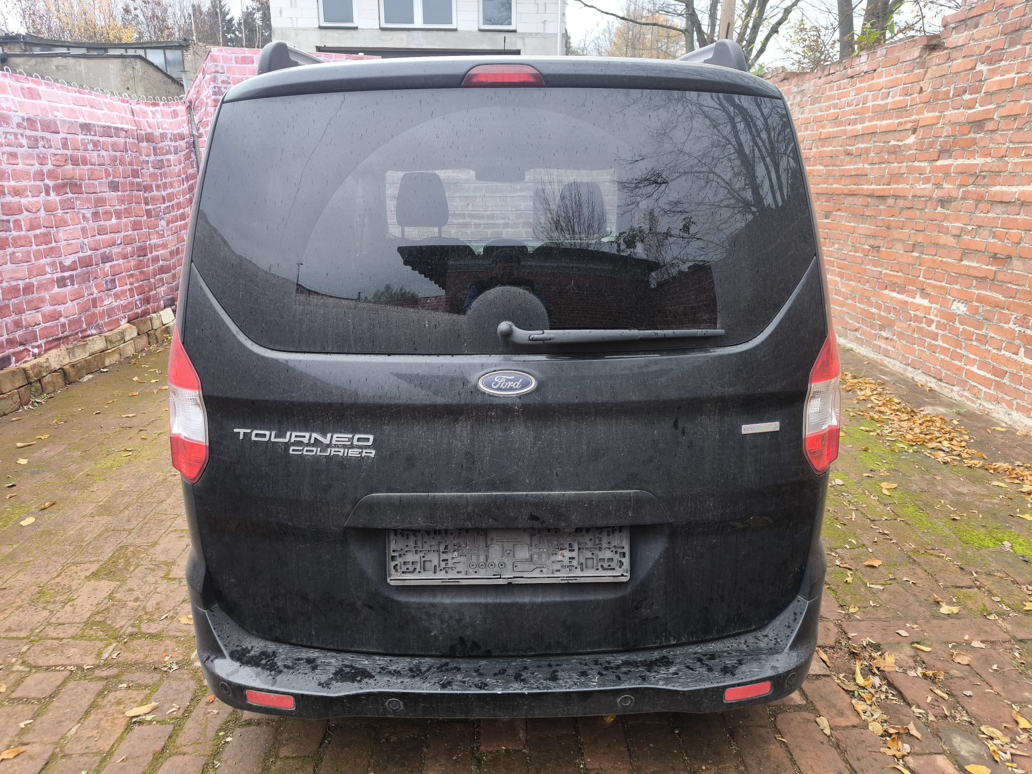 Gebrauchten Ford Tourneo Courier mit Heckansicht in Frankfurt Oder zuverlässig verkaufen