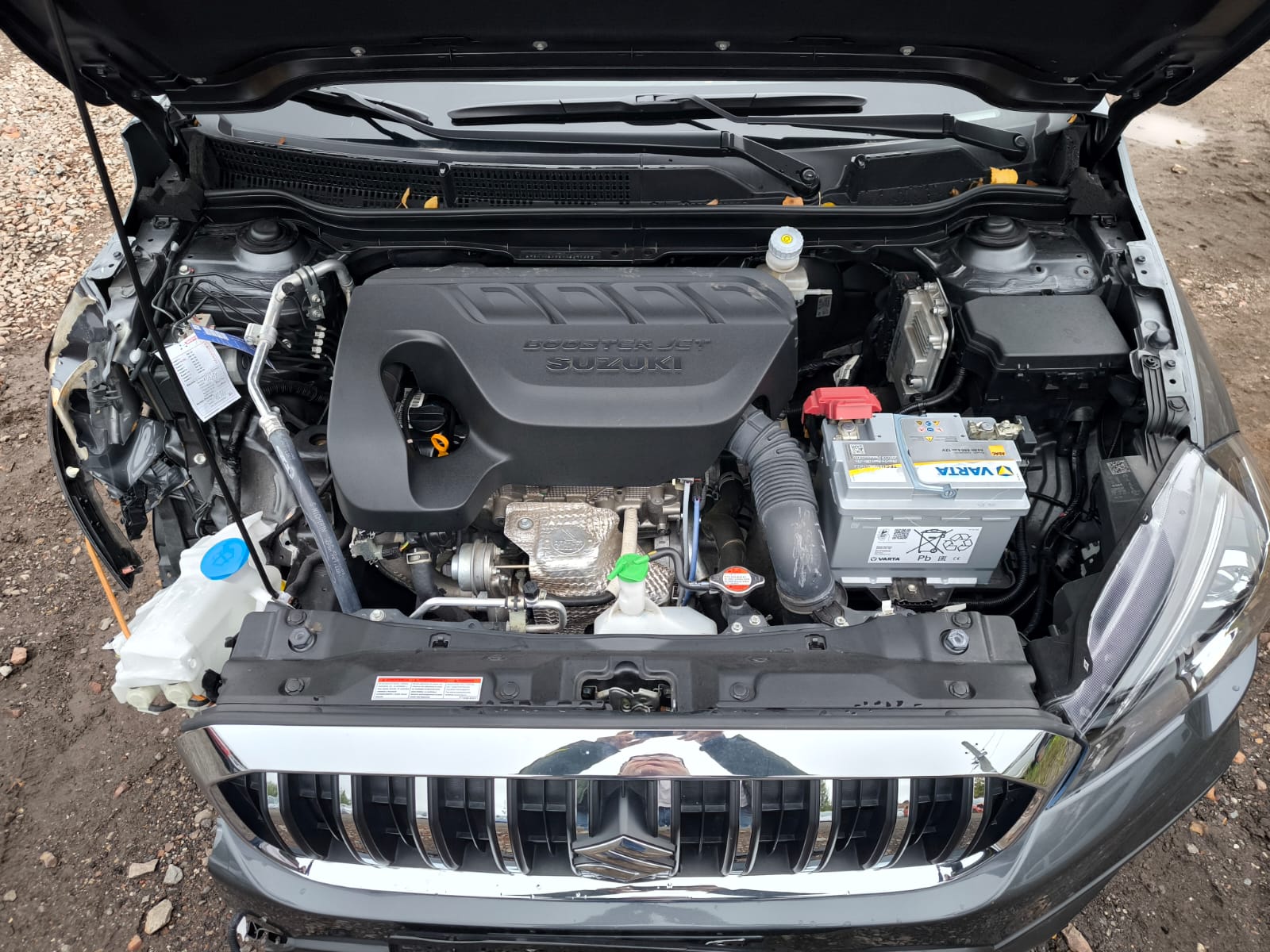 Beschädigten Suzuki Unfallwagen mit geöffnetem Motorraum in Frankfurt Oder verkaufen