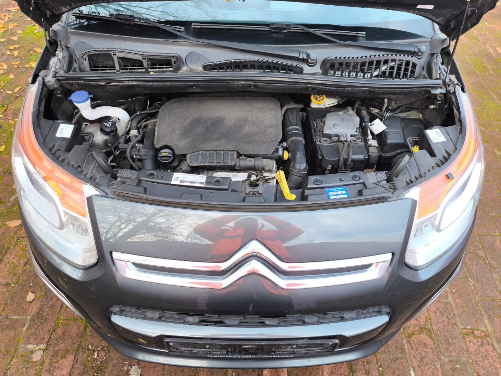 Citroen mit Getriebeschaden im Motorraum in Frechen für schnellen Auto verkaufen Service