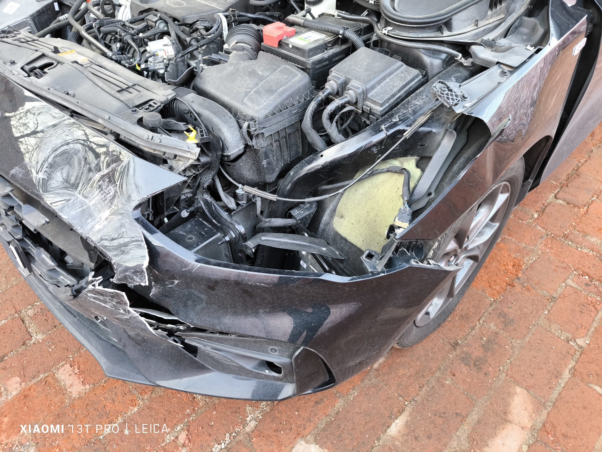 Beschädigtes Auto mit starkem Frontschaden nach Unfall in Frechen verkaufen