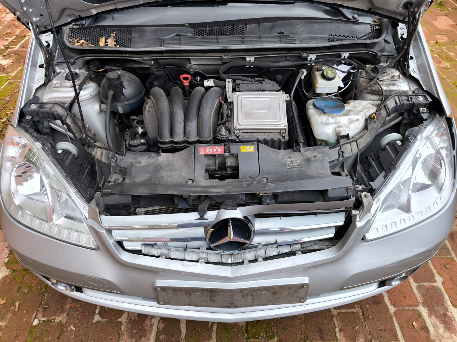 Mercedes Benz mit Getriebeschaden im Motorraum in Freiburg im Breisgau verkaufen