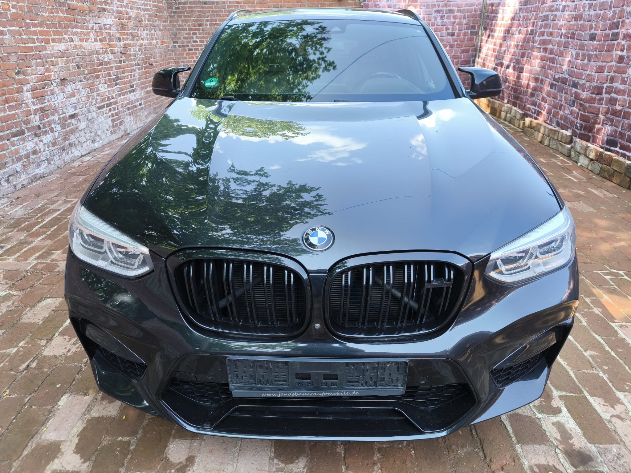 BMW SUV mit Motorschaden in Freital für den Verkauf an spezialisierten Autoankäufer