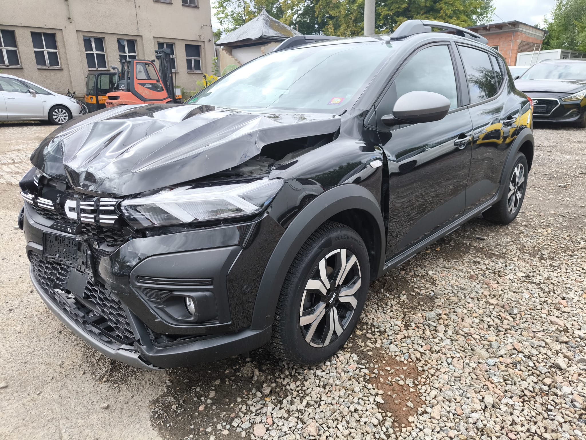 Unfall Dacia Sandero in Freital für schnellen Pkw Verkauf nach Frontschaden
