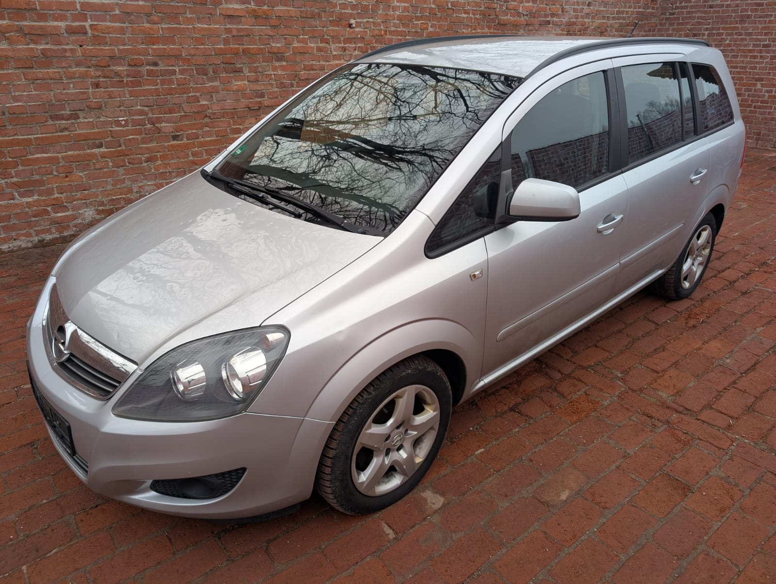 Silbernen Opel Zafira in Friedberg kostenlos bewerten und direkt verkaufen