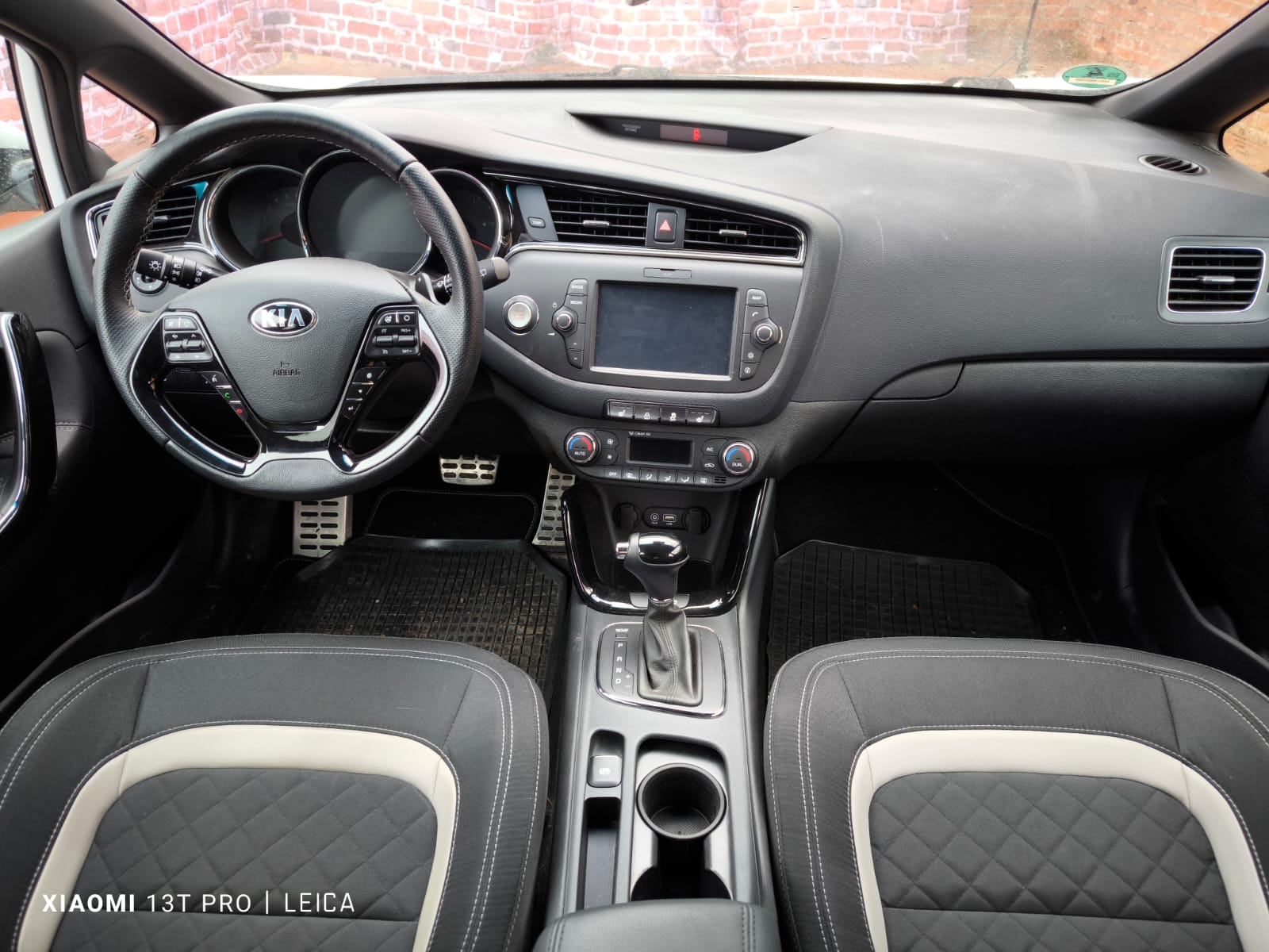 Kia Innenraum eines bereits angekauften Gebrauchtwagens in Fürstenwalde der detailliert den strukturierten Ablauf beim Auto verkaufen veranschaulicht