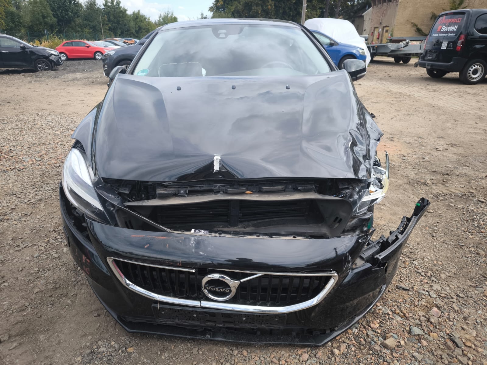 Verunfallten Volvo mit starkem Frontschaden in Garbsen verkaufen