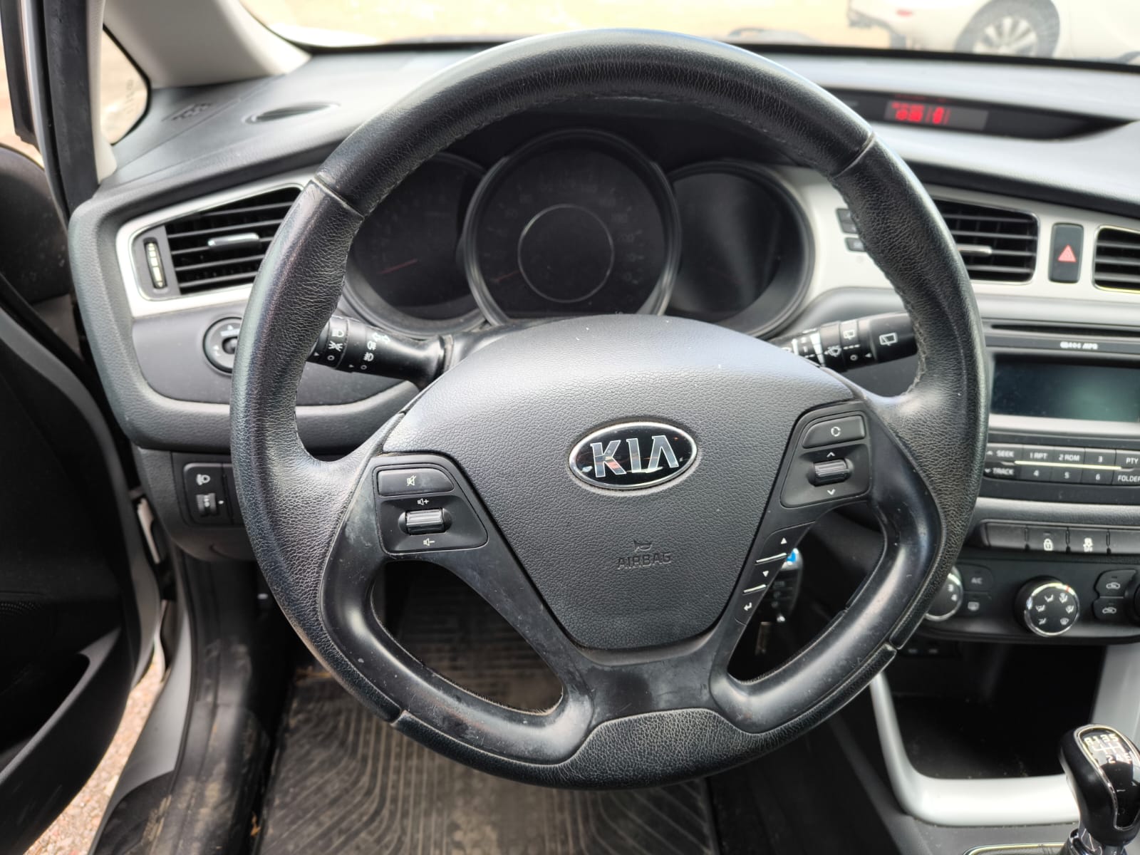 Kia Innenraum mit Lenkrad als Beispiel für bequemes Auto verkaufen in Gera