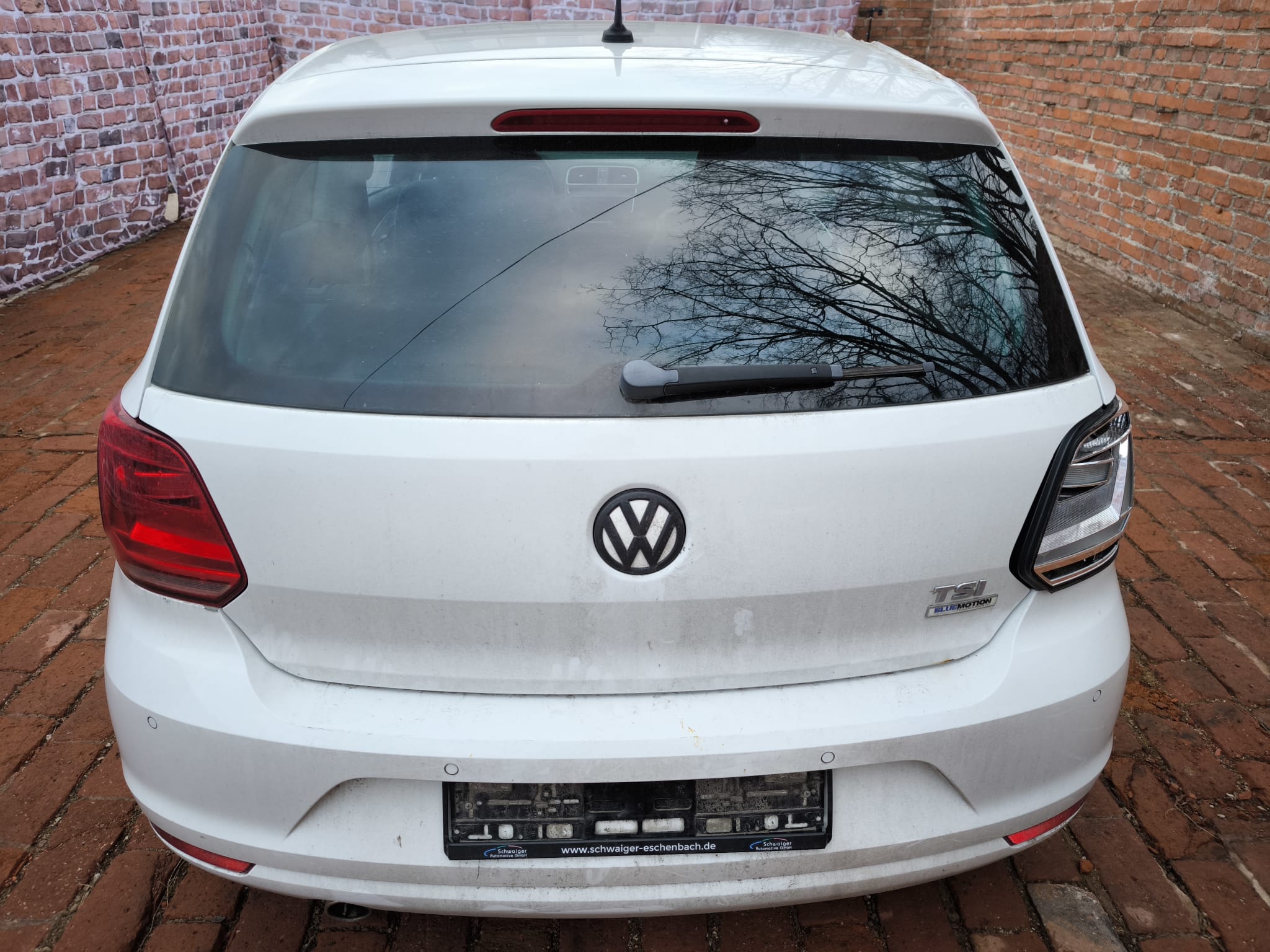 Weißer VW Polo TSI als bereits verkaufter Gebrauchtwagen in Göppingen online verkaufen