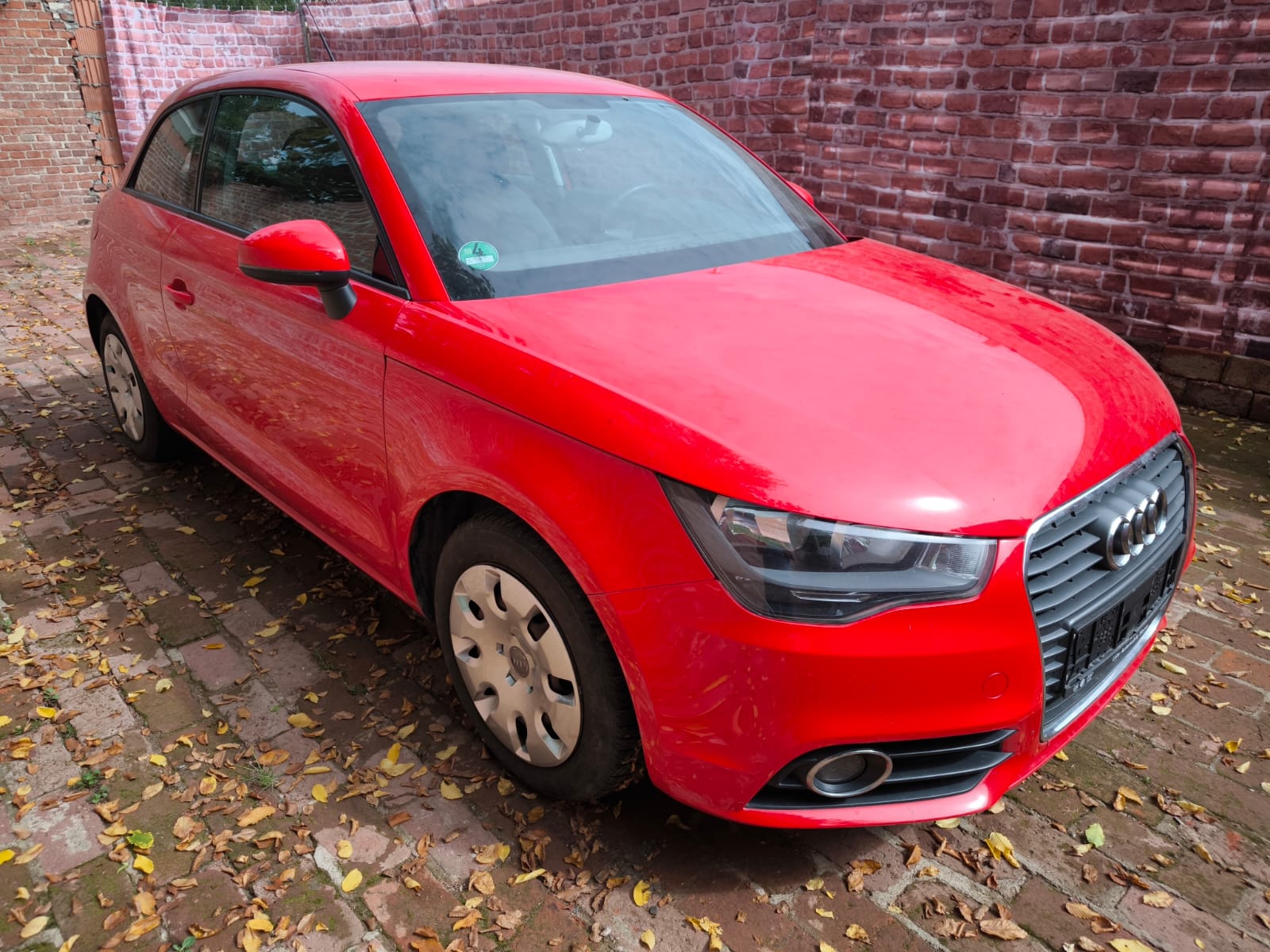 Roter Audi A1 als bereits verkaufter Unfallwagen in Goslar digital weiterverkaufen