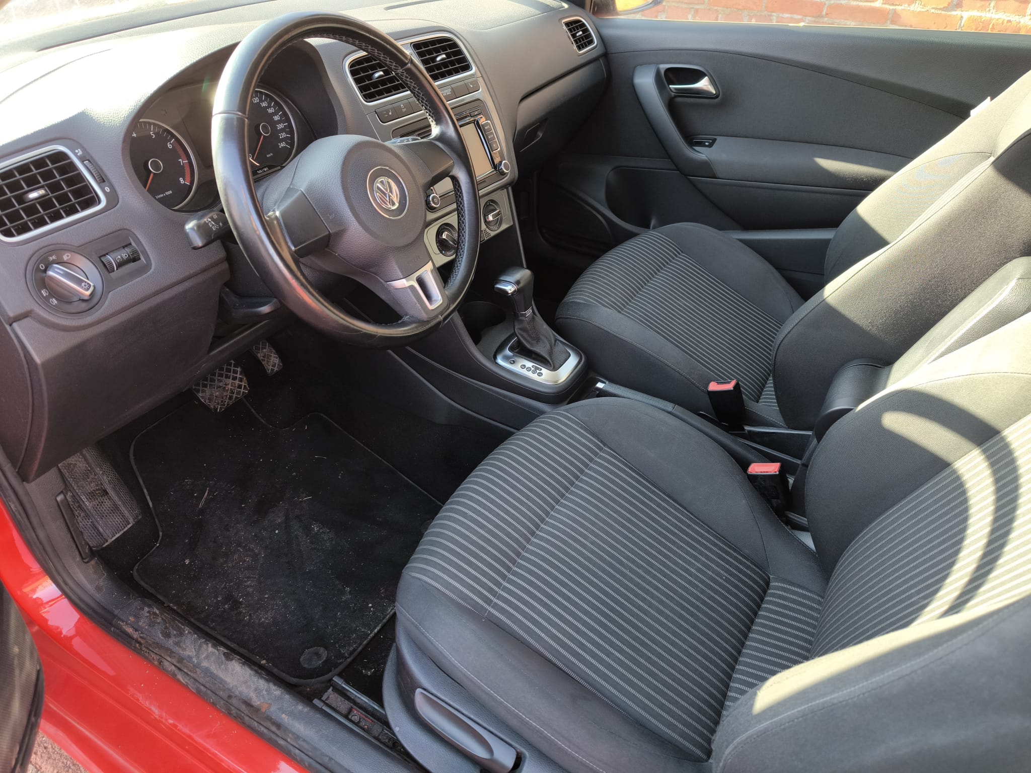 Volkswagen Polo Innenraum nach erfolgreichem Autoverkauf in Gütersloh mit Fokus auf fairer Preisermittlung