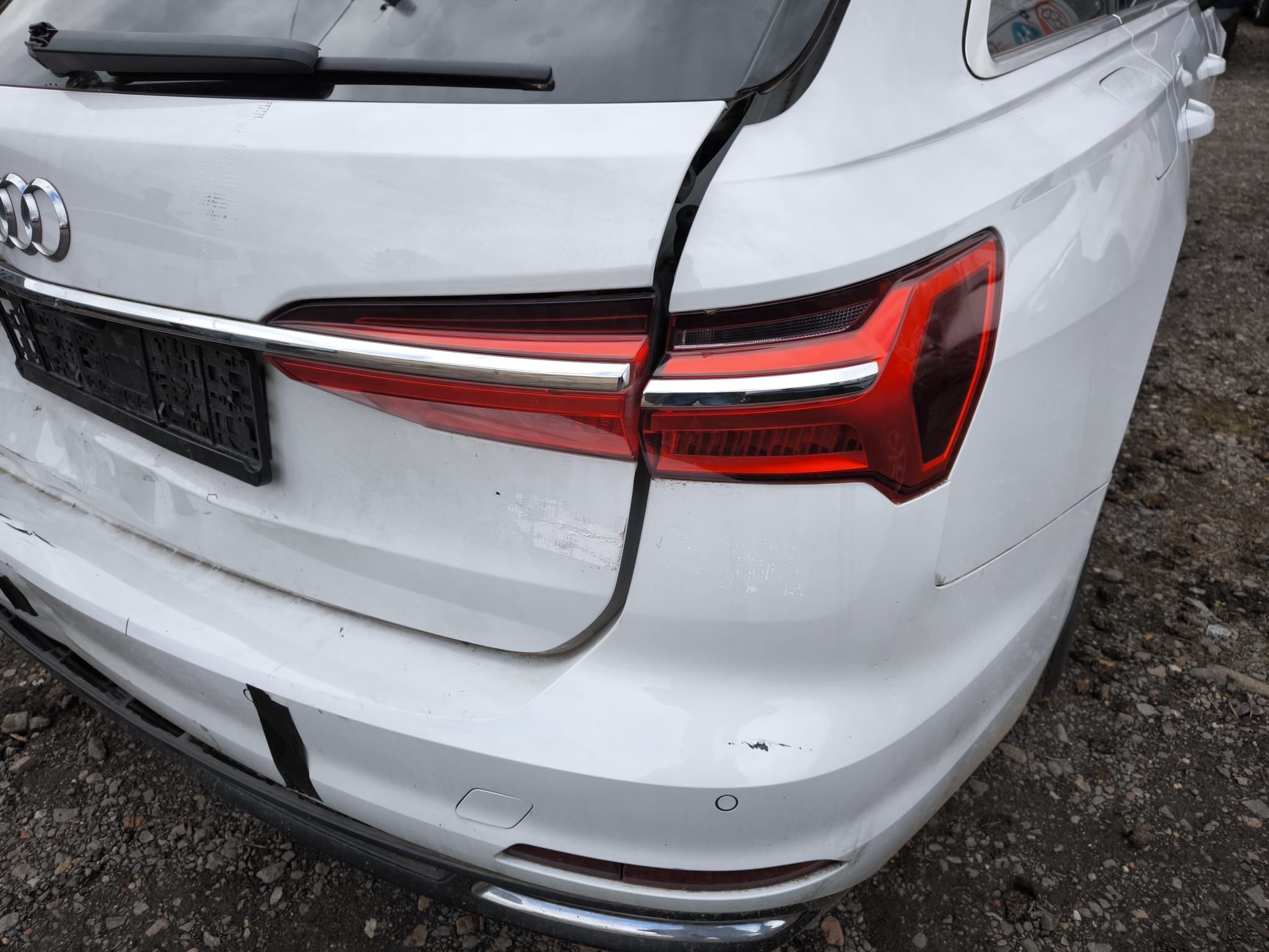 Beschädigter Audi Kombi mit Heckschaden als Unfallwagen in Gütersloh verkaufen