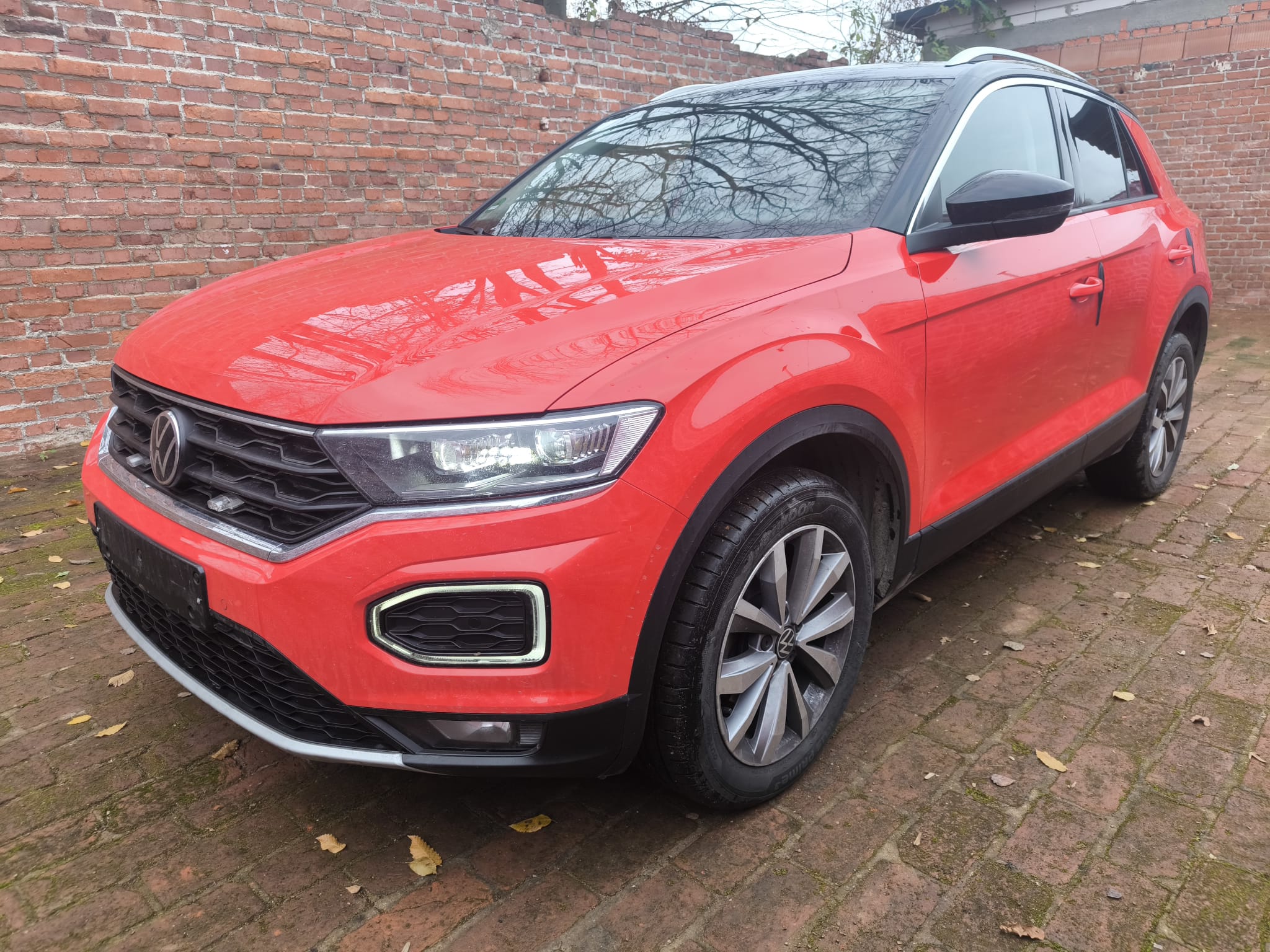 Roter VW T-Roc als bereits verkaufter SUV Unfallwagen in Hagen unkompliziert online verkaufen