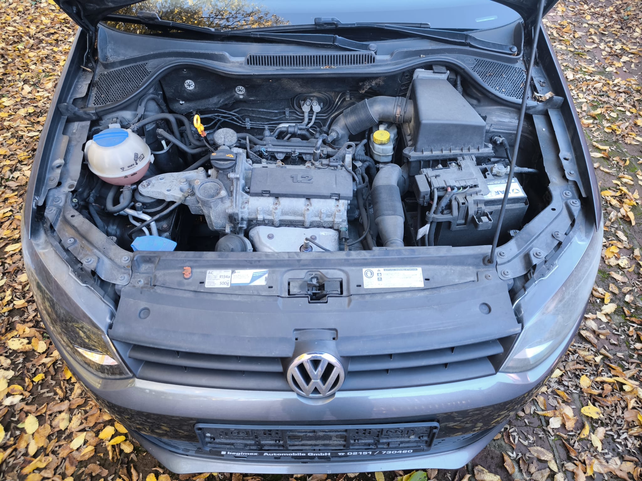 VW Polo mit Motorschaden im geöffneten Motorraum in Hameln verkaufen