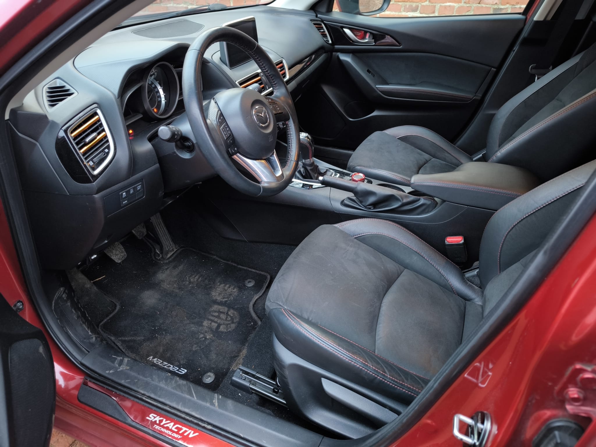 Mazda 3 Innenraum eines bereits verkauften Gebrauchtwagens in Hamm sicher online verkaufen