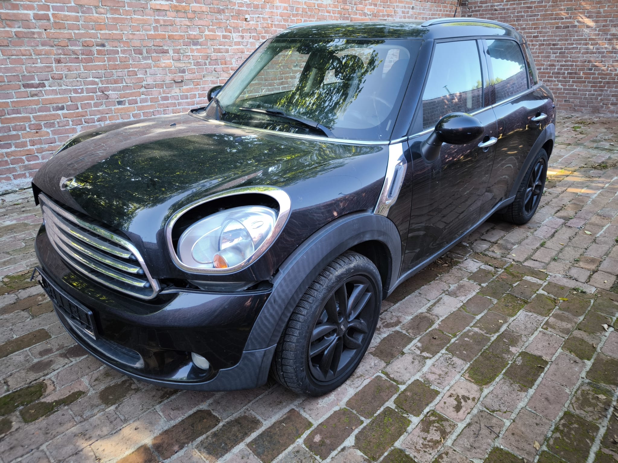Schwarzen Mini Countryman mit Frontschaden in Hannover als Gebrauchtwagen verkaufen