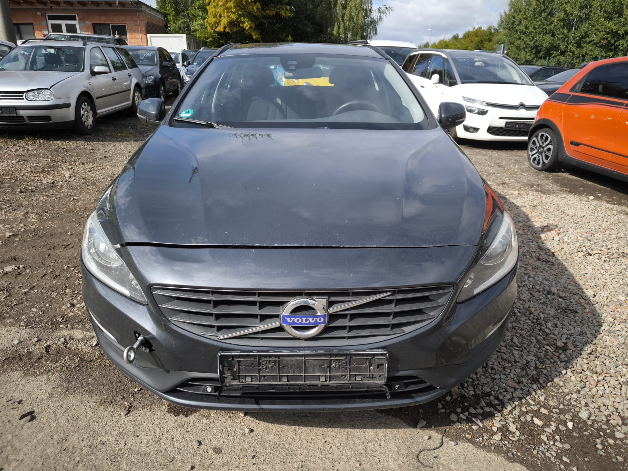 Volvo mit Getriebeschaden auf Schotterplatz bereits verkauft und zur Abholung in Heilbronn vorbereitet